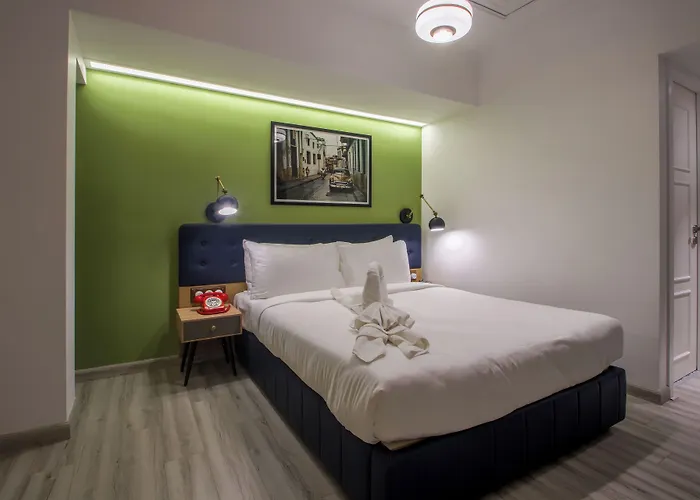 T24 Retro Hotel Mumbai